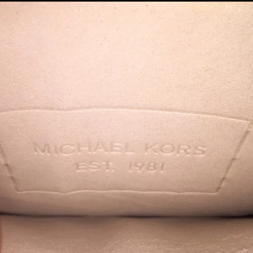 ⭐️⭐️HOST PICK⭐️⭐️ NWT Michael Kors‎ Electronics Case